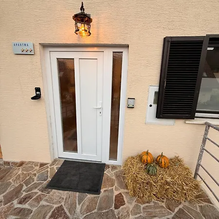 Počitniška hiša Breeze House - Cozy Nights & Hot Tub *