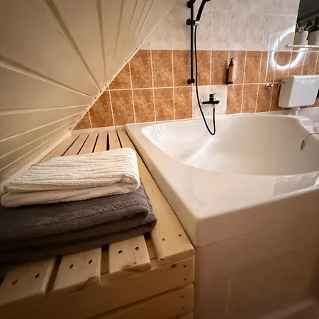 Počitniška hiša Breeze House - Cozy Nights & Hot Tub