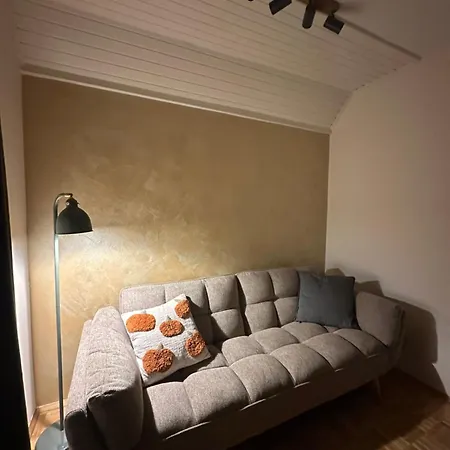 Počitniška hiša Breeze House - Cozy Nights & Hot Tub *
